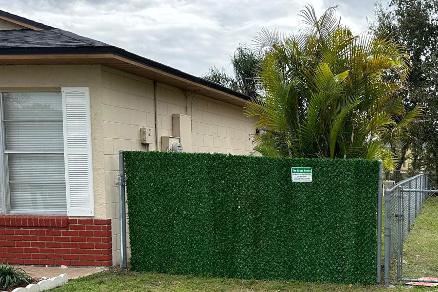 How The Grass Fence Can Enhance Commercial Property Aesthetics and Functionality